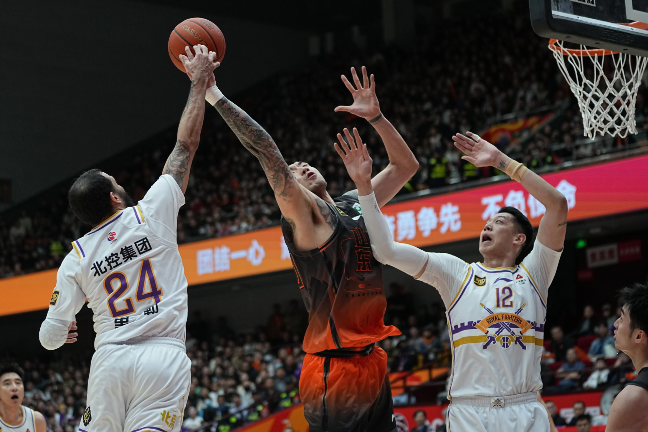 赛后山东男篮绝杀压哨——NBA季后赛节点到来；话题不断；数据趋势出现新变化的简单介绍