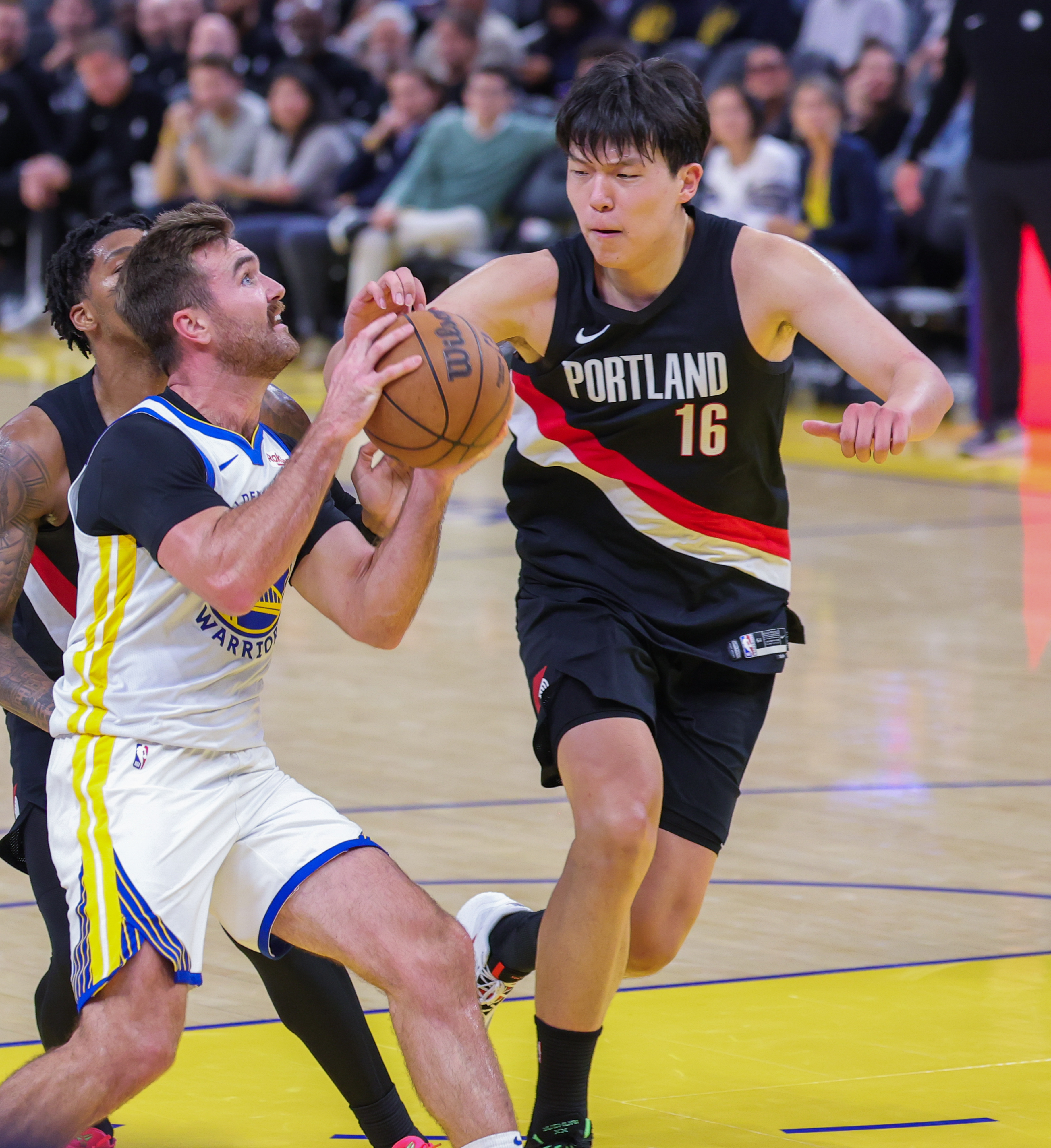 开云-转会期金州勇士防线松动：NBA总决赛节点到来，气氛紧张，团队化学反应显著的简单介绍