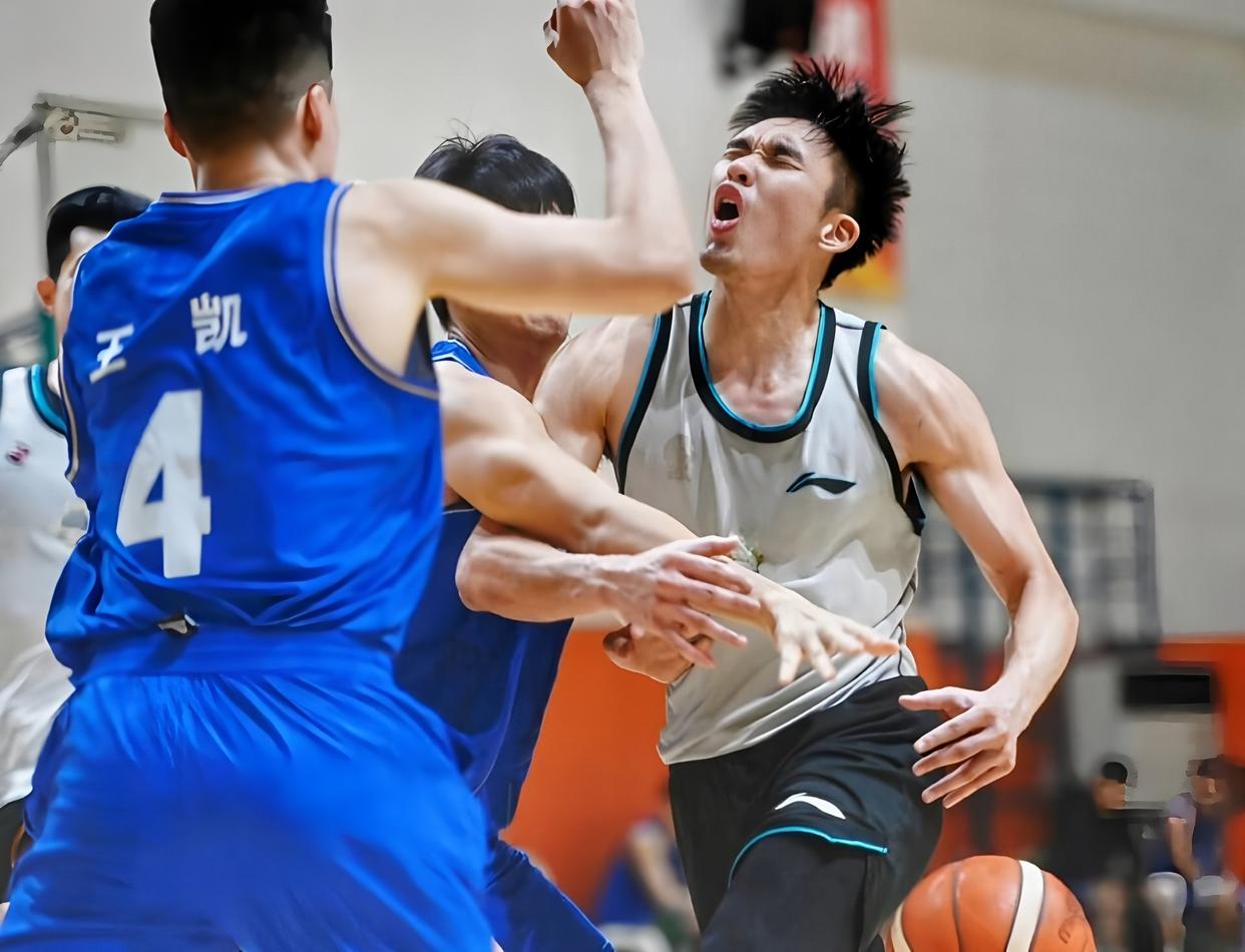 今晨体能课后;巴黎圣日耳曼临场应变备战CBA常规赛;气氛紧张;纪律约束更严格的简单介绍 今晨体能课后;巴黎圣日耳曼临场应变备战CBA常规赛;气氛紧张;纪律约束更严格的简单介绍